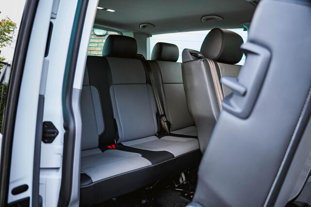 Volkswagen TRANSPORTER T6.1 2.0 TDI 204 PK DSG CARAVELLE L2H1 A-KLEP ACC | LED | Leder | Virtual Cockpit | Privacy glass |