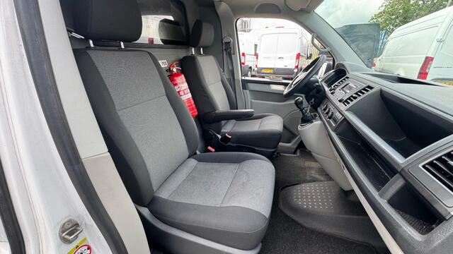 Volkswagen TRANSPORTER 2.0 TDI 110KW 150PK L2H1 EURO 6 AIRCO/ RVS IMPERIAAL/ TREKHAAK/ 100% DEALERONDERHOUDEN