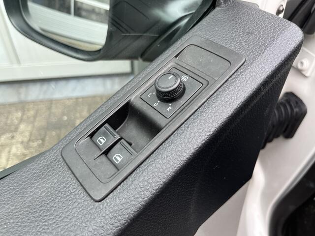 Volkswagen TRANSPORTER 2.0 TDI L2H1 Servicewagen Omvormer Airco Cruise control Trekhaak 2200kg Kastinrichting Werkplaats Parkeerhulp achter 1e eigenaar Euro 6 Dealer onderhouden