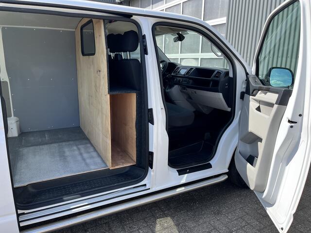 Volkswagen TRANSPORTER 2.0 TSI L1H1 Benzine Airco Cruise controle Navigatie Apple carplay Parkeerhulp achter 3-Persoons Bpm vrij voor particulier gebruik!!