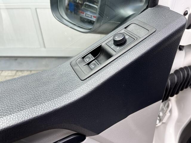 Volkswagen TRANSPORTER 2.0 TSI L1H1 Benzine Airco Cruise controle Navigatie Apple carplay Parkeerhulp achter 3-Persoons Bpm vrij voor particulier gebruik!!