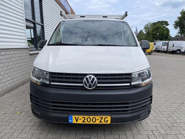 Volkswagen TRANSPORTER 2.0 TDI 102pk L1H1 Comfortline / bpm vrij / euro 6 diesel / prijs rijklaar ¤ 16.950 ex btw / lease vanaf ¤ 285 / Bott ingerichte laadruimte / airco / cruise / trekhaak 2200 kg !
