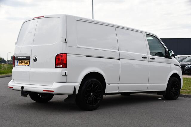 Volkswagen TRANSPORTER 2.0 TDI L2H1 30 PB Edition Cruise, Carplay, 150PK, Automaat, Sensoren, LED, PDC, 2 x Schuifdeur, Trekhaak, UNIEK!