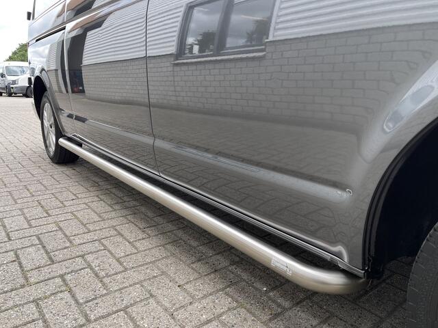 Volkswagen TRANSPORTER 2.0 TDI L2H1 30 DC 5 persoons / vaste prijs rijklaar ¤ 27.950 ex btw / lease vanaf ¤ 456 / grijs metallic / airco / cruise / Apple Carplay / lichtmetalen velgen / euro 6 / bpm vrij !