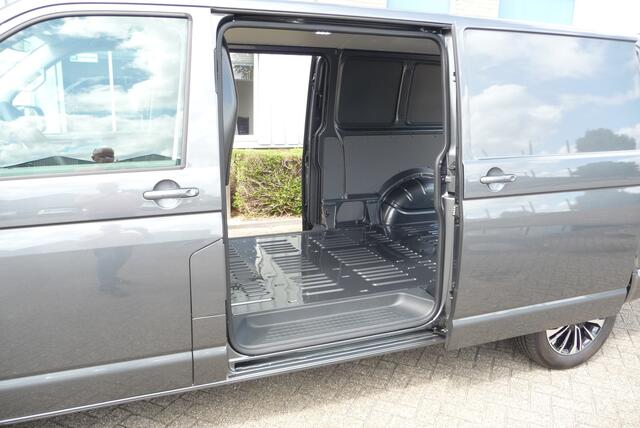 Volkswagen TRANSPORTER 2.0 TDI L2H1 Highline Autm. 204pk 2 schuifdeuren , achterdeuren BPM vrij