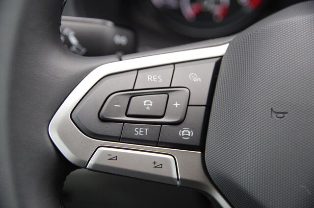 Volkswagen TRANSPORTER 2.0 TDI L2 30, 3-ZITS, 150PK AUT. LED, TREKHAAK, CAMERA, APPLE CARPLAY, STOELVERWARMING, STANDKACHEL, AIRCO