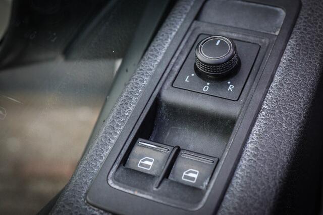 Volkswagen TRANSPORTER 2.0 TDI L1H1 Economy 3-zits/ Euro 6 met Airco/Trekhaak