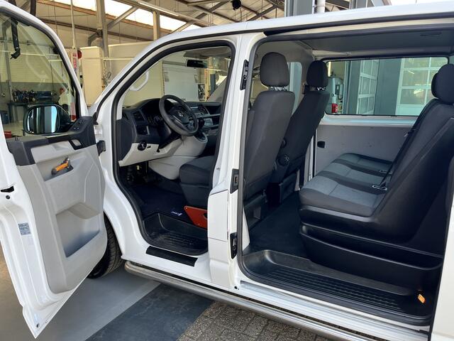 Volkswagen TRANSPORTER 2.0 TDI L2H1 DC Btw en Bpm vrij!! Automaat Dubbele schuifdeur Airco Cruise controle Telefoonverbinding Trekhaak 2500kg trekgewicht 5-Persoons Euro 6 DC 1e eigenaar Ex overheid Dealer onderhouden