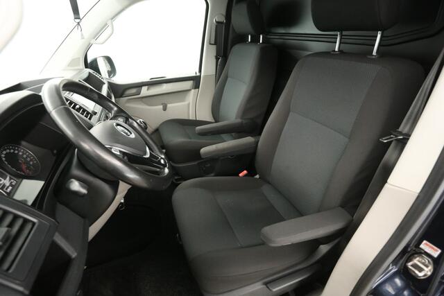 Volkswagen TRANSPORTER 2.0 TDI L1H1 150PK Airco Cruise Parkeersensoren 18"LMV Trekhaak