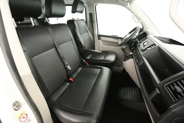 Volkswagen TRANSPORTER 2.0 TDI L2H1 | Dubbele Cabine | 6 Persoons | 140PK Airco Trekhaak Bluetooth Elektrpakket Schuifdeur Lat om Lat