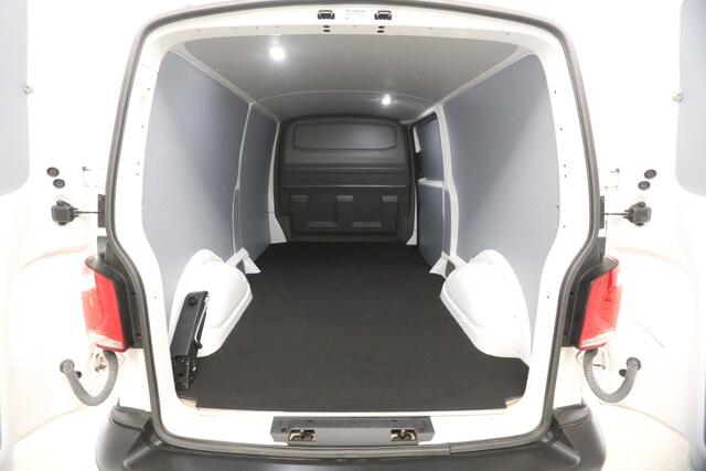 Volkswagen TRANSPORTER 2.0 TDI L2H1 Airco Carplay Cruise Trekhaak Navi PDC Elektrpakket