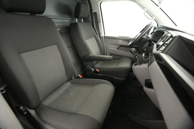 Volkswagen TRANSPORTER 2.0 TDI L2H1 Airco Carplay Cruise Trekhaak Navi PDC Elektrpakket