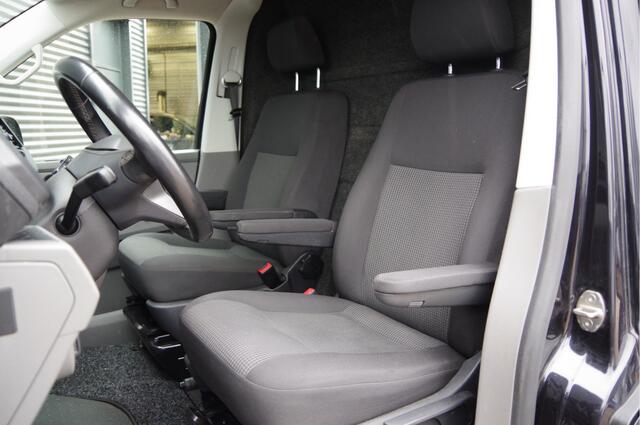 Volkswagen TRANSPORTER 2.0 TDI L2 150PK AUT. CAMERA, TREKHAAK, NAVI, CRUISE, AIRCO, PARKEERSENSOREN, APPLE CARPLAY, NL AUTO, NAP