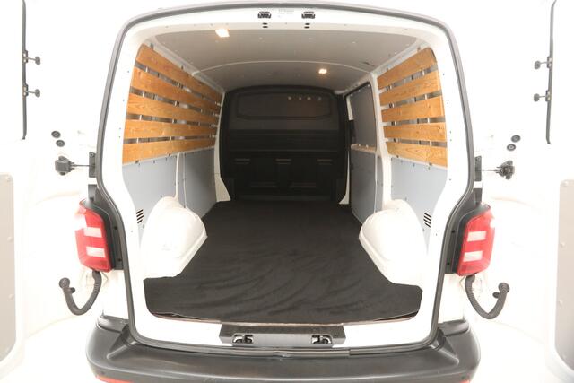 Volkswagen TRANSPORTER 2.0 TDI L1H1 | 150PK | Airco | Cruise | Parkeersensoren | Trekhaak