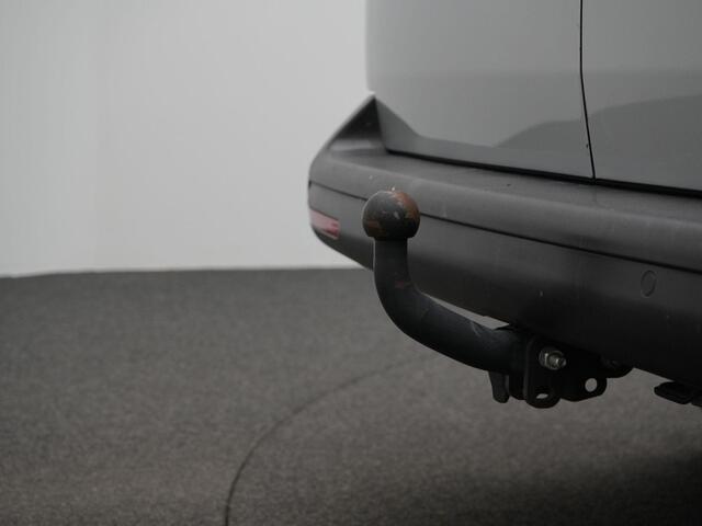 Volkswagen TRANSPORTER 2.0 TDI 90 pk Economy Business L1H1 | Trekhaak | Parkeersensoren achter | Carplay | Cruise Control