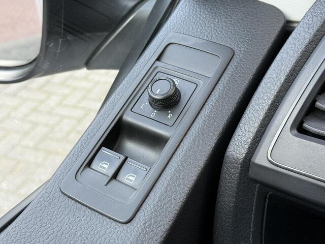 Volkswagen TRANSPORTER 2.0 TDI L2H1 DC Comfortline Plus | Trekhaak | Voorruitverwarming | Navi