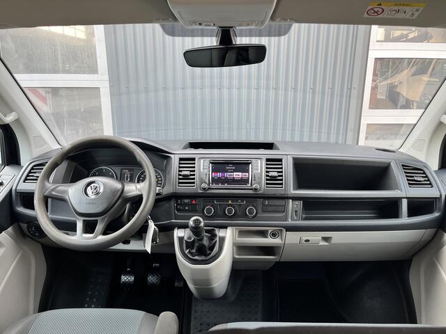 Volkswagen TRANSPORTER 2.0 TDI L2H1 DC 150pk Airco Cruise controle Telefoonverbinding Trekhaak 2500kg trekgewicht Navigatiesysteem schuifdeur Euro 6 DC 1e eigenaar Dealer onderhouden