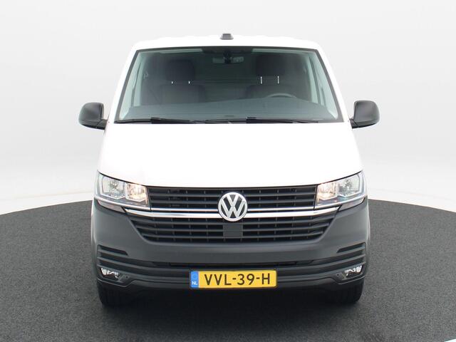 Volkswagen TRANSPORTER 2.0 TDi L2H3 28 Comfortline 110 Pk | Trekhaak | Cruise Control | Airco | Carplay | Navigatiesysteem | LED | Parkeersensoren | 57.724 Km!