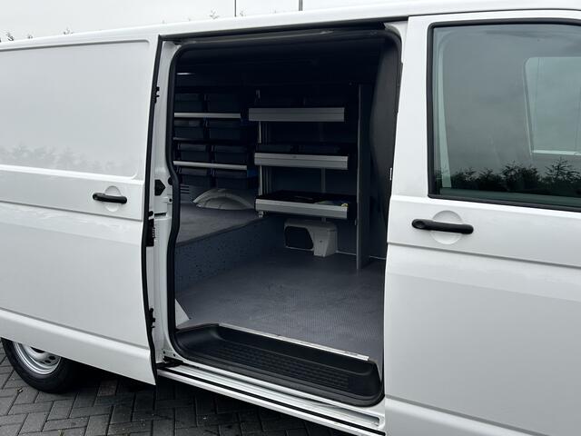 Volkswagen TRANSPORTER 2.0 TDI COMFORTLINE / L2H1 / 53.418 KM !! / SORTIMO INRICHTING / 1e EIG. / CAMERA / AIRCO / CRUISE / APPLE CARPLAY / PDC