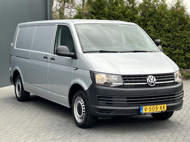 Volkswagen TRANSPORTER 2.0 TDI 150 PK / L2H1 / BOTT INRICHTING / TREKHAAK / 1e EIG. / AIRCO / CRUISE / NAVI / APPLE CARPLAY / PDC
