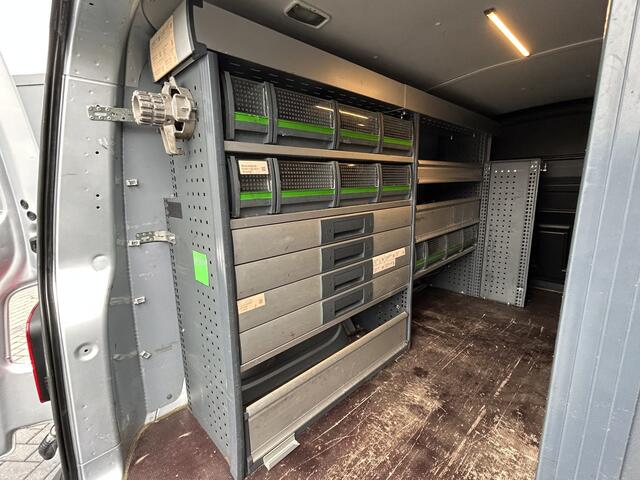 Volkswagen TRANSPORTER 2.0 TDI 150 PK / L2H1 / BOTT INRICHTING / TREKHAAK / 1e EIG. / AIRCO / CRUISE / NAVI / APPLE CARPLAY / PDC