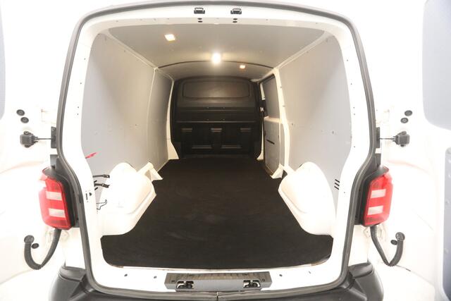 Volkswagen TRANSPORTER 2.0 TDI 140PK L2H1 | Airco | Cruise | Camera | Parkeersensoren