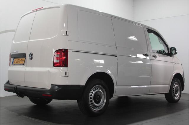 Volkswagen TRANSPORTER 2.0 TDI L1H1 Highline - 3 pers. - Trekhaak / Bluetooth / Cruise