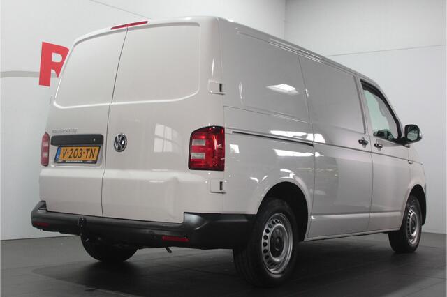 Volkswagen TRANSPORTER 2.0 TDI L1H1 Highline - 3 pers. - Trekhaak / Bluetooth / Cruise