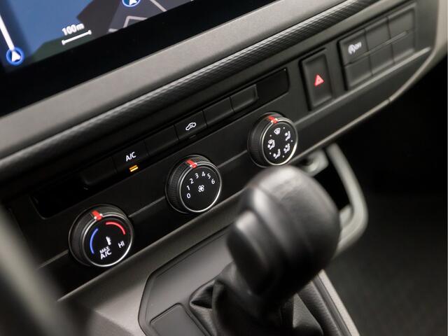 Volkswagen TRANSPORTER 2.0 TDI L1H1 28 Highline 150Pk Automaat (APPLE CARPLAY, GROOT NAVI, 3 ZITS, ADAPTIVE CRUISE, PARKEERSENSOREN, LM VELGEN, NIEUWE APK, NIEUWSTAAT)