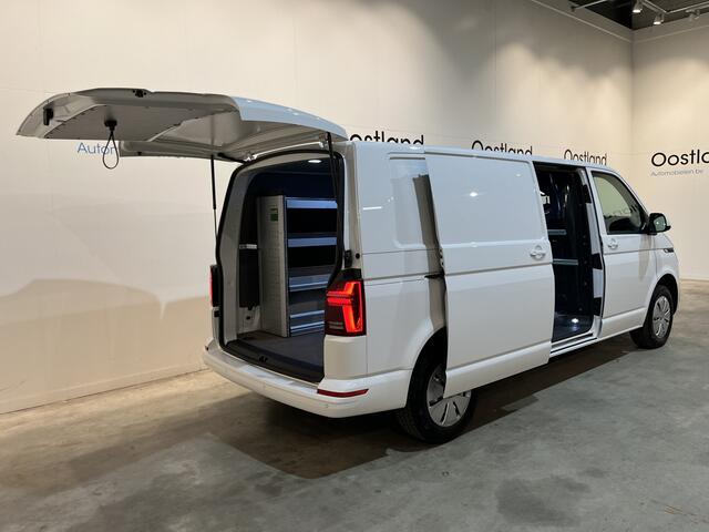 Volkswagen TRANSPORTER 2.0 TDI L2H1 150 PK Automaat Servicebus / Bott Inrichting / Euro 6 / 2X Schuifdeur / Airco / Cruise Control / Camera / CarPlay / Klep / 56.200 KM !!