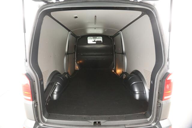 Volkswagen TRANSPORTER 2.0 TDI L2H1 | Aut. | Airco | Cruise | 3-Zits | 2xSchuifdeur | Camera | Trekh. | Carplay