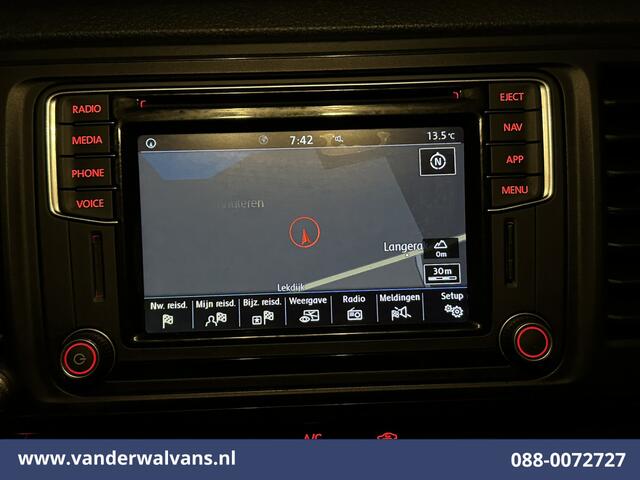 Volkswagen TRANSPORTER 2.0 TDI L1H1 Euro6 Airco | Navigatie | Apple Carplay | Android Auto | Cruisecontrol Parkeersensoren, Achterklep, Verwarmde voorruit, Bijrijdersbank