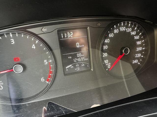 Volkswagen TRANSPORTER 2.0 TDI L1H1 Trendline 2.0 TDI | 124.000 km | Stoere Offroad Look ?