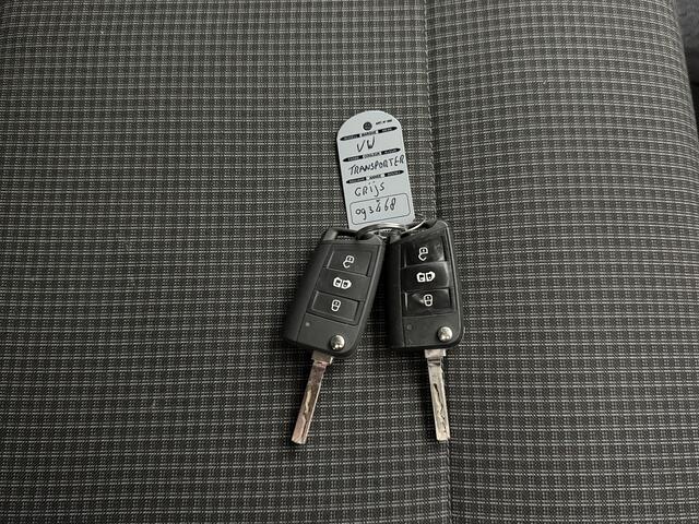 Volkswagen TRANSPORTER 2.0TDI 150PK 4-Motion Business | Achterdeuren | Airco | Cruise | Betimmering | 3-Persoons