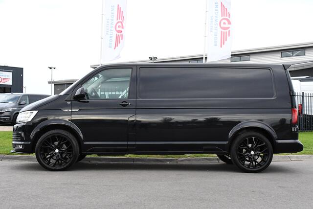 Volkswagen TRANSPORTER 2.0 TDI L2H1 Black Edition Highline Adaptieve Cruise, Camera, Carplay, Leder, Trekhaak, Sensoren, 150pk, Automaat, Uniek!