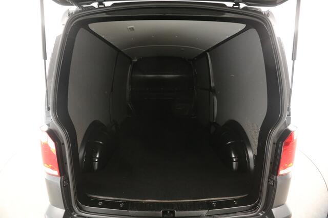 Volkswagen TRANSPORTER 2.0 TDI L2H1 | 150PK | Automaat | Airco | Carplay | Cruise | 3-Zits | Parkeersensoren