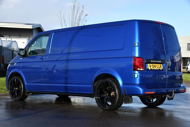 Volkswagen TRANSPORTER 2.0 TDI L2H1 Bulli Edition Adaptieve Cruise, Camera, Carplay, LED, Stoelverwarming, Trekhaak, Multimedia, 150pk, Automaat, Standkachel, Uniek!