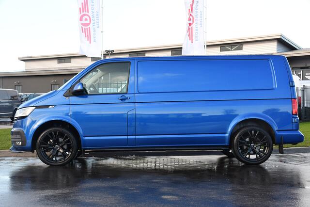 Volkswagen TRANSPORTER 2.0 TDI L2H1 Bulli Edition Adaptieve Cruise, Camera, Carplay, LED, Stoelverwarming, Trekhaak, Multimedia, 150pk, Automaat, Standkachel, Uniek!