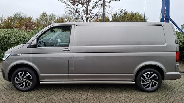 Volkswagen TRANSPORTER 2.0 TDI L2H1 Bulli 75 Edition / Camera / Trekhaak / LED