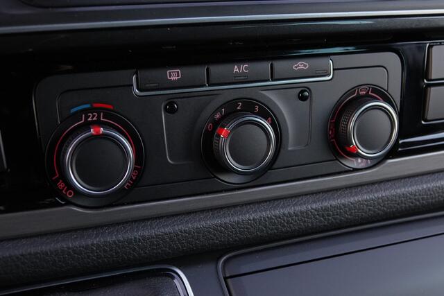 Volkswagen TRANSPORTER L2H1 Dubbele Cabine 2.0Tdi 150Pk DSG7 | Highline | 5-Persoons | Sidebars | 18''