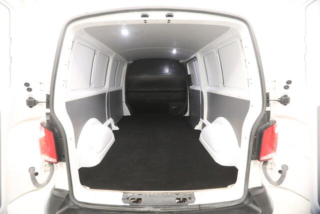 Volkswagen TRANSPORTER 2.0 TDI | Airco | Adap. Cruise | 3-Zits | Trekh. | Camera | Carplay | Stoelverw.