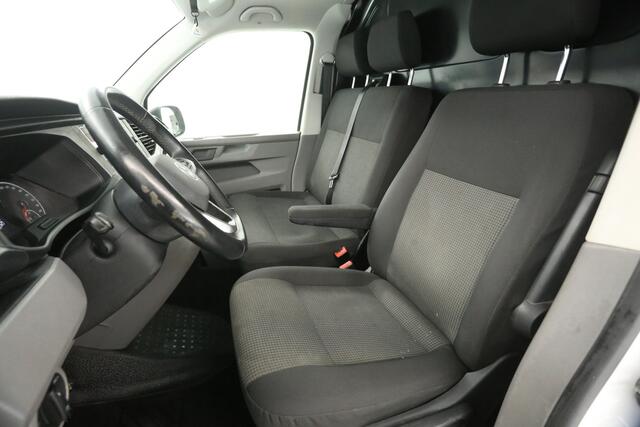 Volkswagen TRANSPORTER 2.0 TDI | Airco | Adap. Cruise | 3-Zits | Trekh. | Camera | Carplay | Stoelverw.