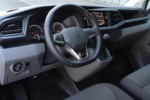 Volkswagen TRANSPORTER 2.0 TDI L2H1 32 Dubbel Cabine Comfortline Automaat | 6 PERS | NAVI | ADAP CRUISE | TREKHAAK | LMV |