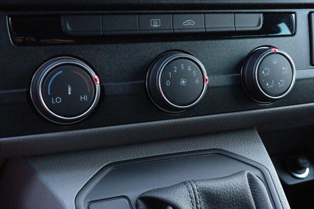 Volkswagen TRANSPORTER 2.0 TDI L2H1 32 Dubbel Cabine Comfortline Automaat | 6 PERS | NAVI | ADAP CRUISE | TREKHAAK | LMV |