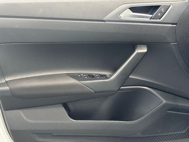 Volkswagen Taigo 1.0 110pk TSI R-Line Edition Koplampverlichting LED-matrix-led (IQ.LIGHT) | Achteruitrijcamera 'Rear View' | Adaptive Cruise Control