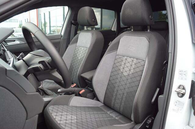 Volkswagen Taigo 1.0 TSI DSG R-Line / Panodak/ Design pack Black/ Camera / Virt. Cockp./18 LM