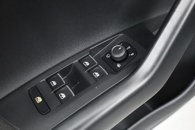 Volkswagen Taigo 1.0 TSI Life Business | Apple CarPlay | Navi | Travel Assist | Stoelverw. | PDC V+A