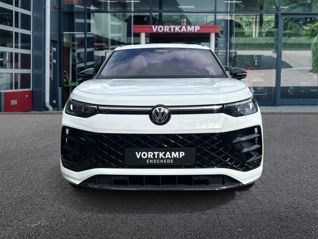 Volkswagen Tayron 1.5 TSI R-LINE E-HYBRID 275PK LEDER/PANO-DAK/TREKHAAK/360-CAMERA