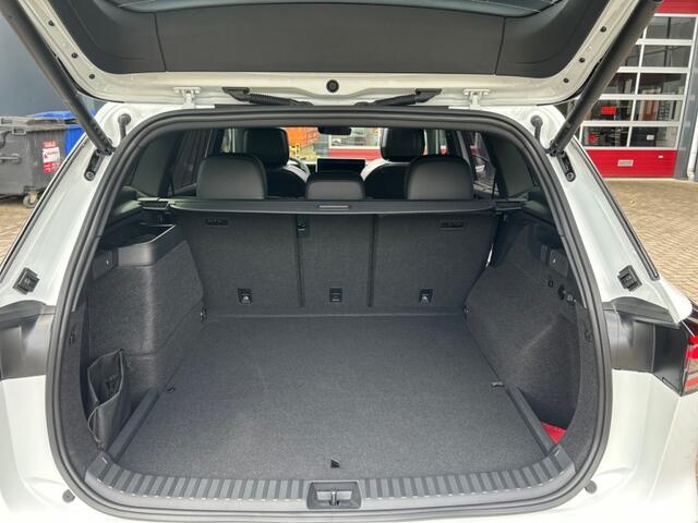 Volkswagen Tayron 1.5 TSI R-LINE E-HYBRID 275PK LEDER/PANO-DAK/TREKHAAK/360-CAMERA