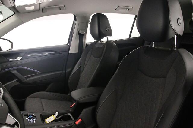 Volkswagen Tayron Life Edition 1.5 eHybrid 204pk DSG Automaat Trekhaak, Adaptive cruise control, Elektrische achterklep, Achteruitrijcamera , Stuurwiel verwarmd, Parkeersensoren